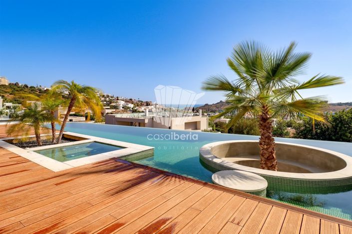 Image No.1-4 Bed House for sale