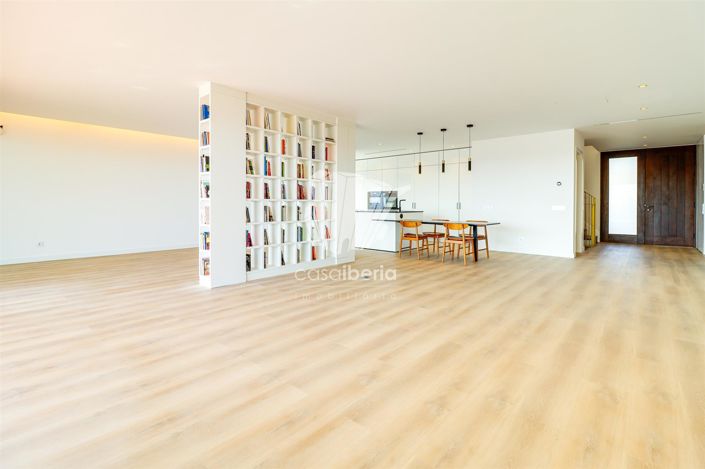 Image No.10-4 Bed House for sale