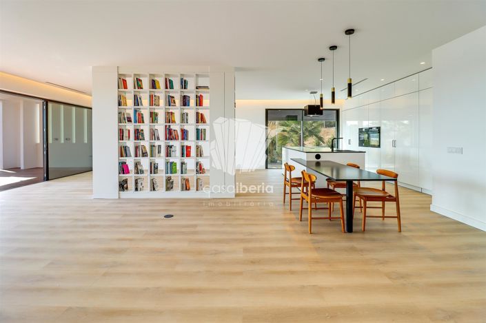 Image No.12-4 Bed House for sale