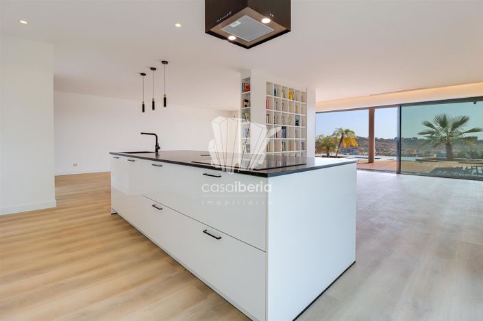 Image No.14-4 Bed House for sale