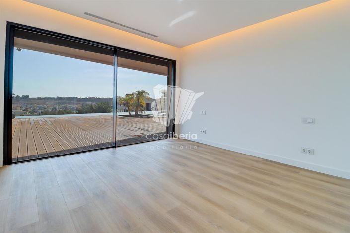 Image No.23-4 Bed House for sale