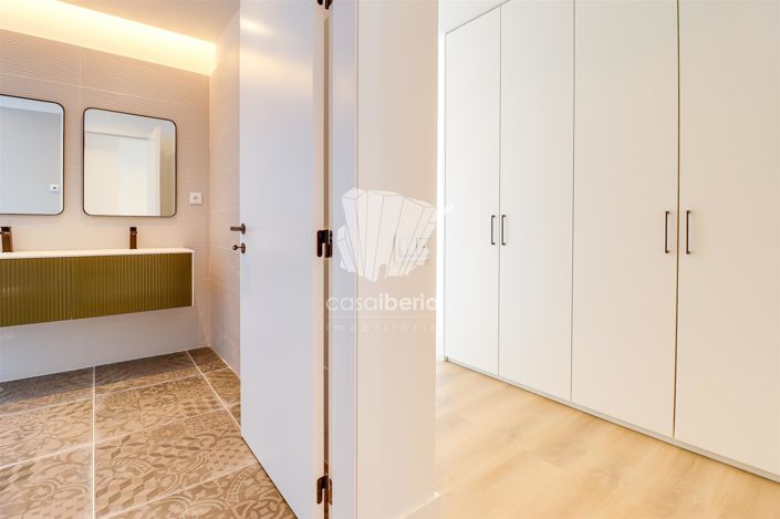 Image No.25-4 Bed House for sale