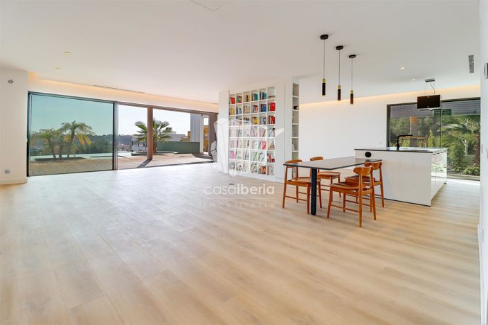 Image No.9-4 Bed House for sale