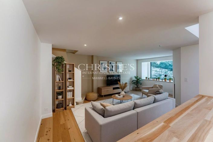 Image No.8-4 Bed House for sale