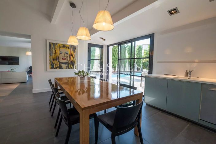 Image No.10-5 Bed House for sale