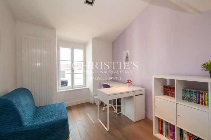 Image No.17-5 Bed House for sale