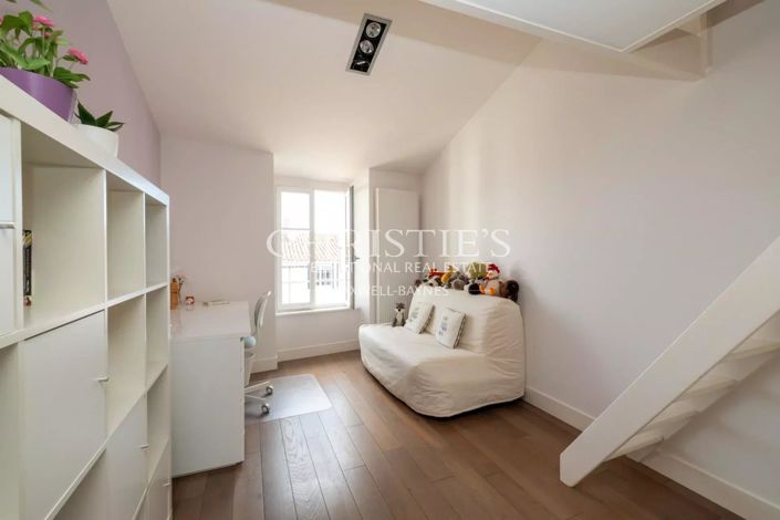 Image No.19-5 Bed House for sale