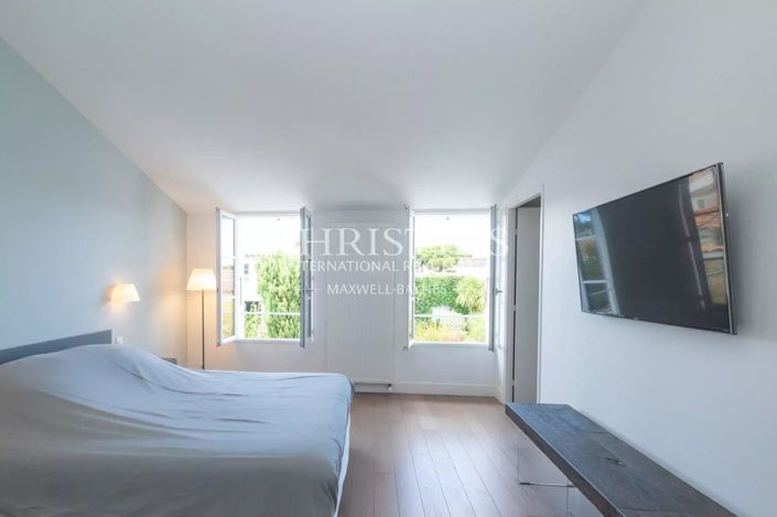 Image No.24-5 Bed House for sale