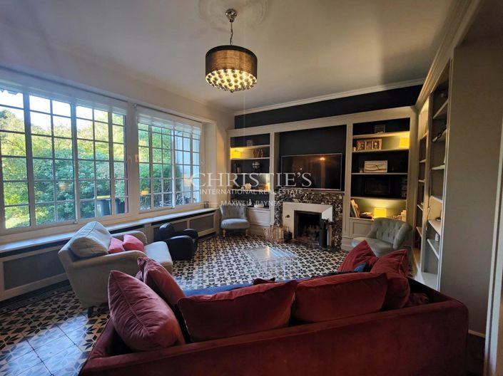 Image No.8-5 Bed House for sale