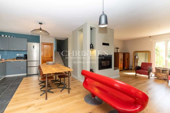 Image No.1-4 Bed House for sale