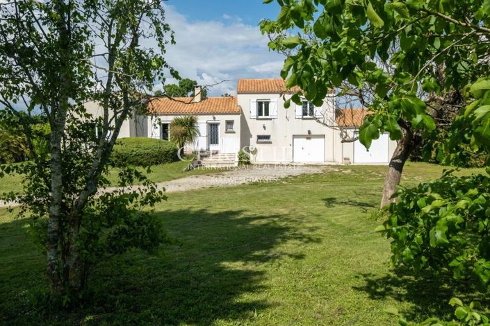 Image No.17-4 Bed House for sale