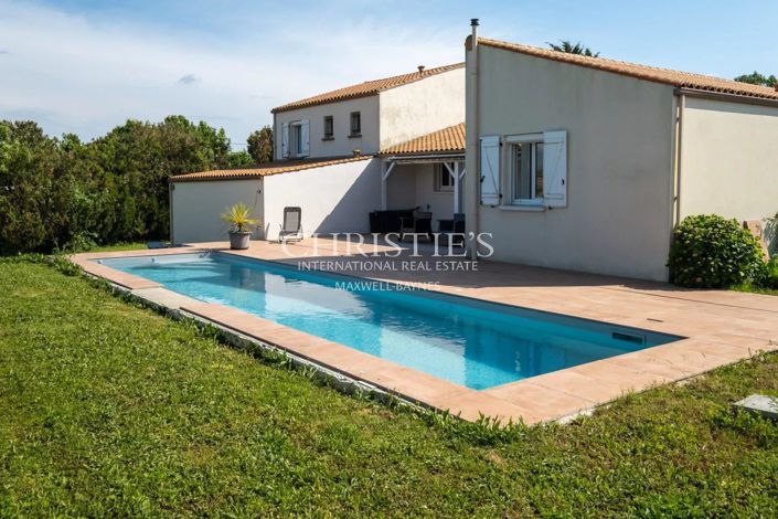 Image No.20-4 Bed House for sale