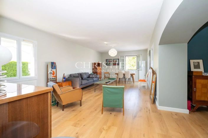 Image No.8-4 Bed House for sale