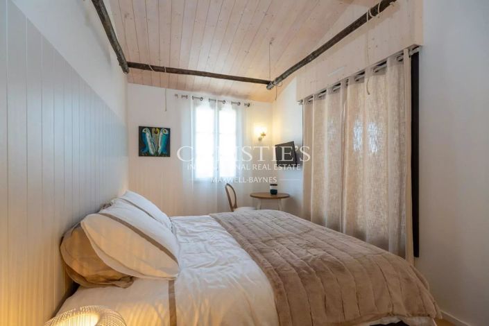 Image No.9-6 Bed House for sale