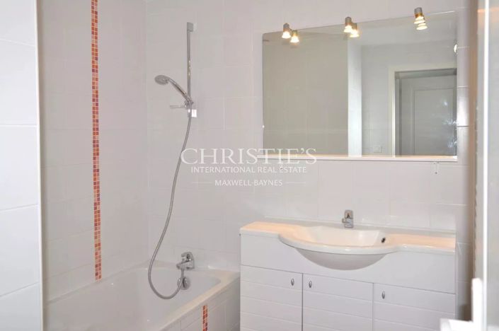 Image No.12-16 Bed House for sale