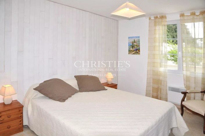 Image No.8-16 Bed House for sale