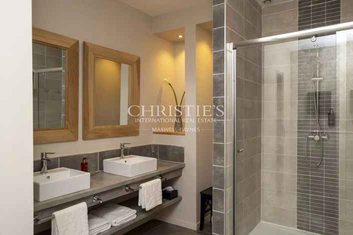 Image No.16-7 Bed House for sale