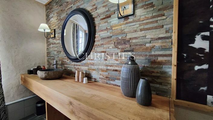 Image No.25-7 Bed House for sale