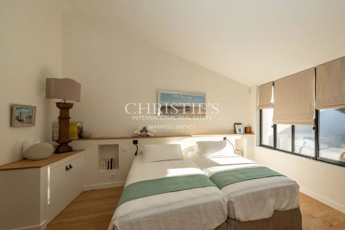 Image No.16-5 Bed House for sale