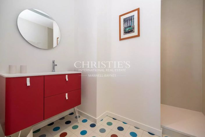 Image No.18-5 Bed House for sale