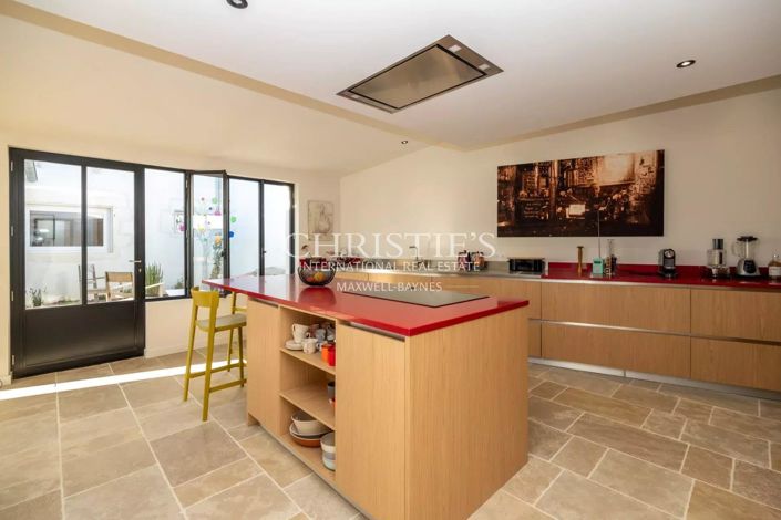 Image No.9-5 Bed House for sale