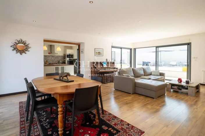 Image No.2-4 Bed House for sale