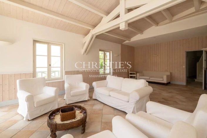 Image No.5-6 Bed House for sale