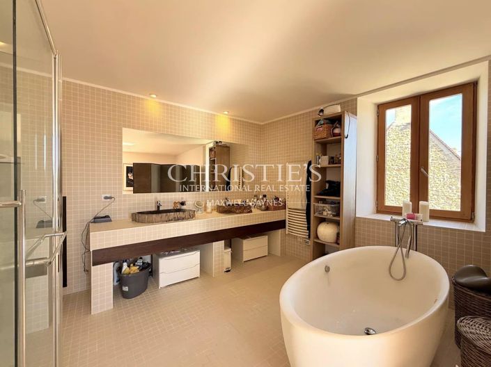 Image No.17-11 Bed House for sale