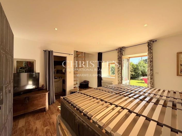 Image No.31-11 Bed House for sale