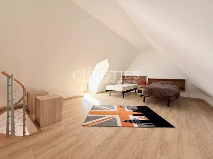 Image No.32-11 Bed House for sale