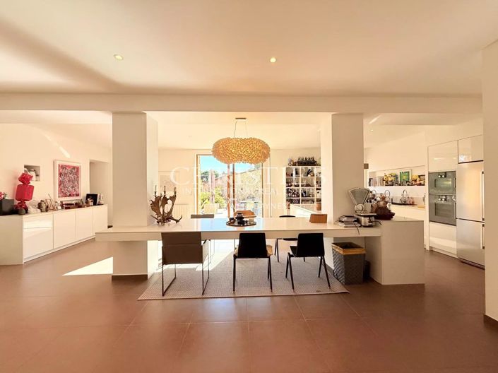 Image No.9-11 Bed House for sale