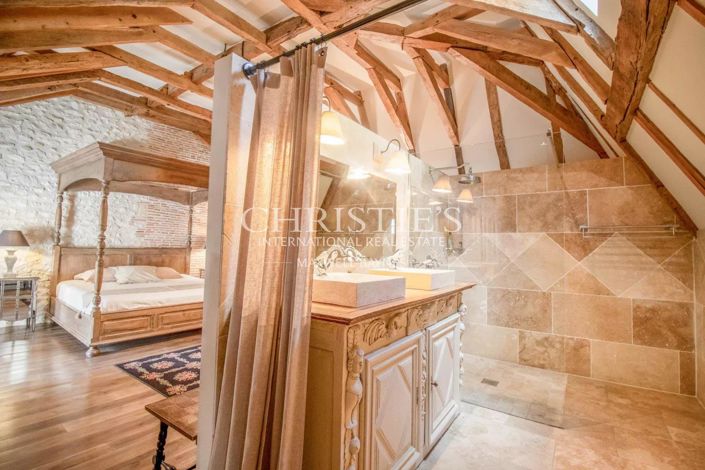 Image No.17-10 Bed House for sale