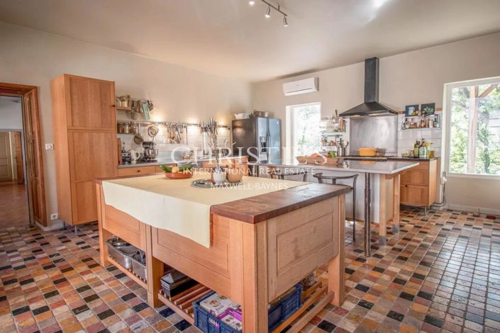 Image No.8-10 Bed House for sale