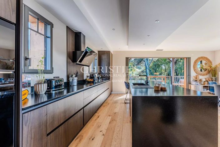 Image No.6-3 Bed House for sale