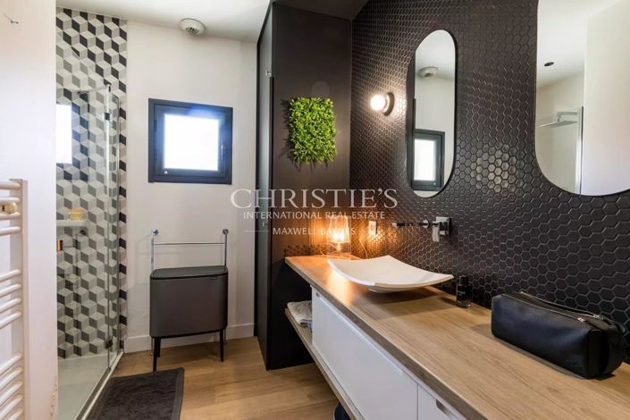 Image No.15-4 Bed House for sale