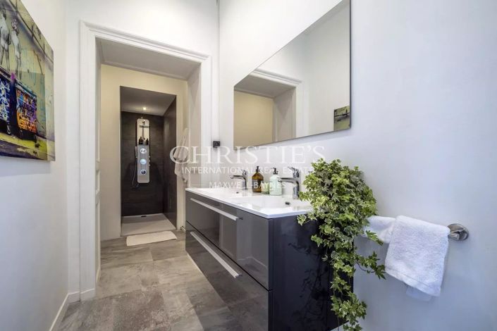 Image No.19-6 Bed House for sale