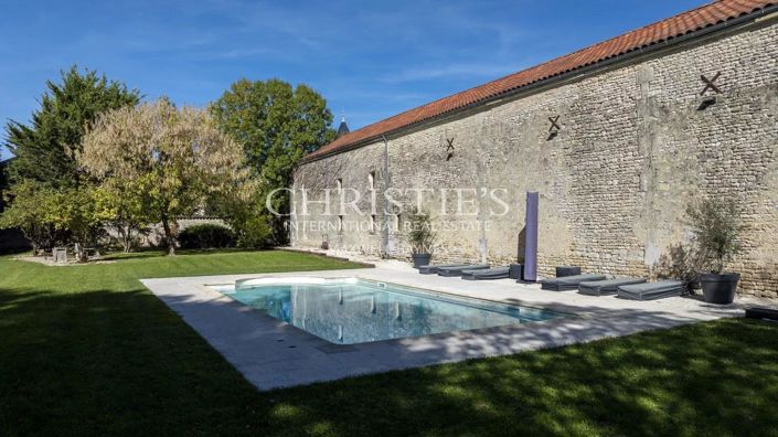 Image No.8-6 Bed House for sale