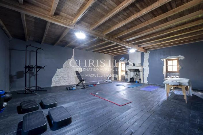 Image No.9-6 Bed House for sale