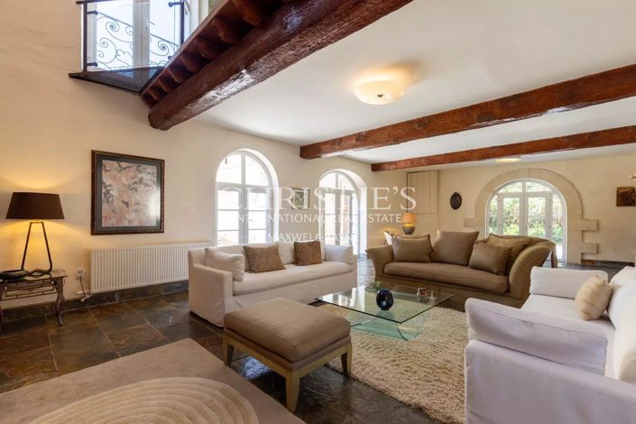 Image No.9-5 Bed House for sale