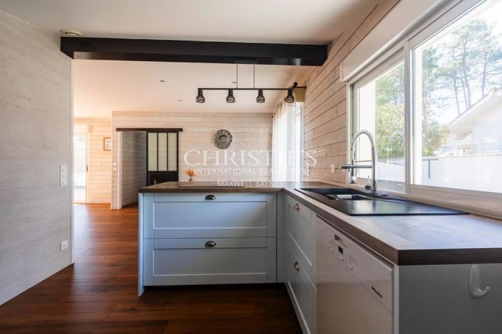 Image No.15-5 Bed House for sale