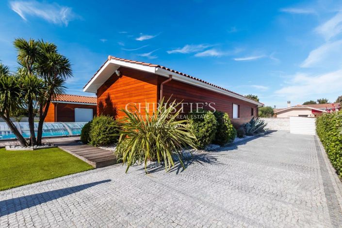 Image No.6-5 Bed House for sale