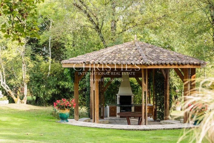 Image No.11-7 Bed House for sale