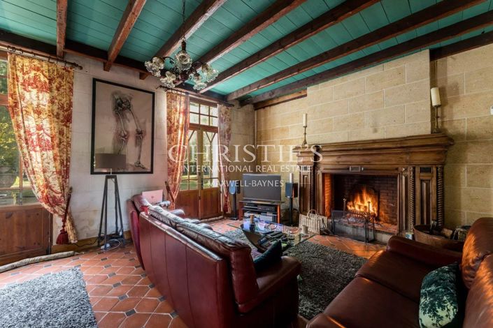 Image No.24-7 Bed House for sale