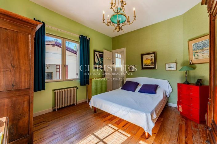 Image No.8-4 Bed House for sale