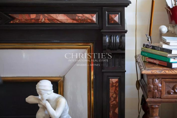 Image No.8-5 Bed House for sale