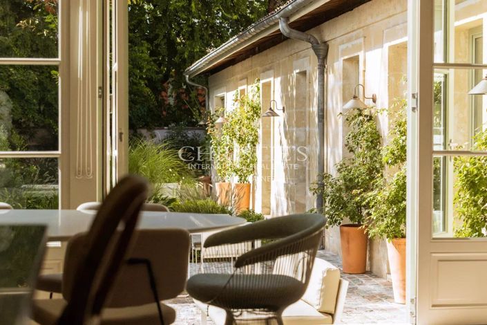 Image No.1-5 Bed House for sale