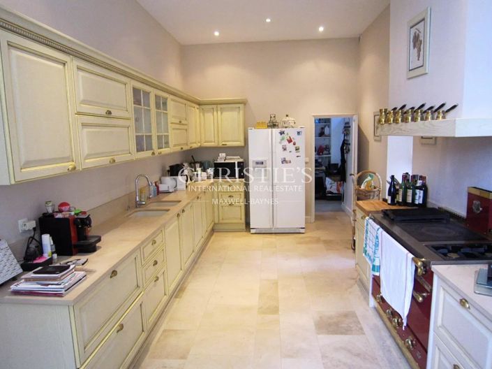 Image No.8-6 Bed House for sale