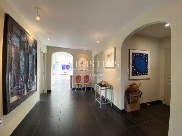 Image No.11-3 Bed House for sale