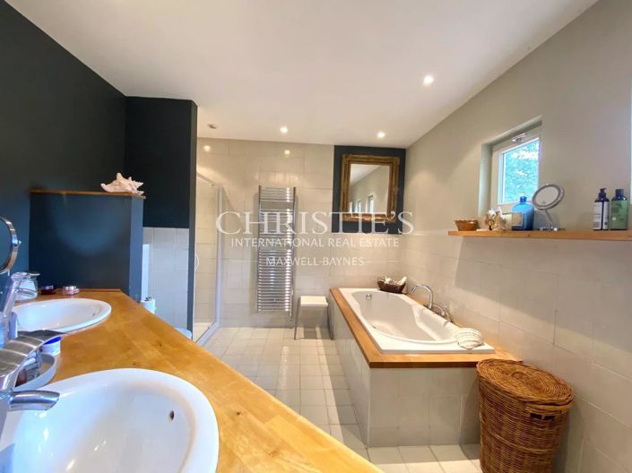 Image No.19-3 Bed House for sale