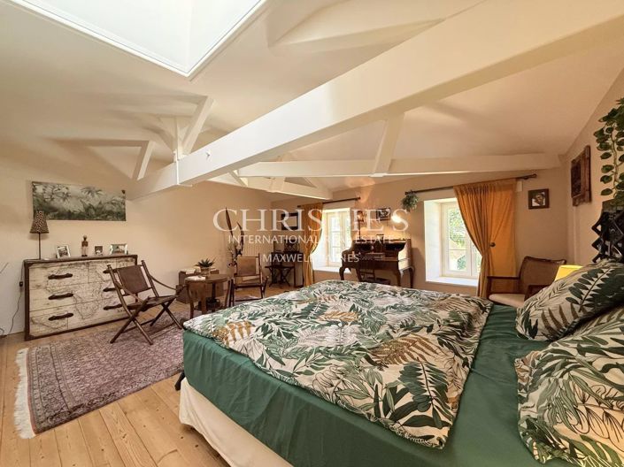 Image No.28-6 Bed House for sale